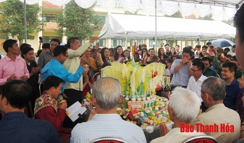 Am_ap_Tet_co_truyen_Bunpimay_cua_luu_hoc_sinh_Lao_tai_Thanh_Hoa