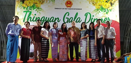 Dai_su_quan_Viet_Nam_tai_Myanmar_tung_bung_don_Tet_Te_nuoc