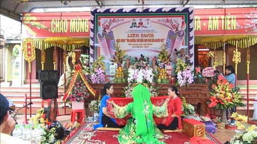 Lien_hoan__Thuc_hanh_tin_nguong_tho_mau_Tam_phu_cua_nguoi_Viet__tinh_Thanh_Hoa