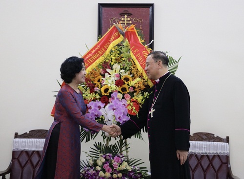 Truong_ban_Ban_Dan_van_Trung_uong_tham__chuc_mung_Toa_Tong_Giam_muc_Ha_Noi_dip_le_Phuc_sinh_2019