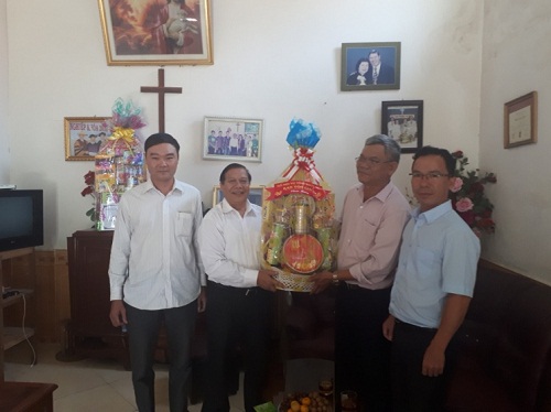 Ban_Ton_giao__So_Noi_vu__tinh_Kon_Tum_va_UBND_huyen_Dak_Glei_tham_va_chuc_mung_Hoi_thanh_Dak_Glei_thuoc_Hoi_Truyen_giao_Co_doc_Viet_Nam_nhan_dip_le_Phuc_sinh_nam_2019