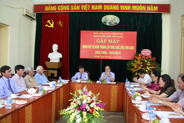 Gap_mat_nhan_dip_ky_niem_20_nam_thanh_lap_Nha_xuat_ban_Ton_giao