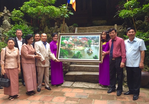 Thuc_day_hop_tac_ve_cong_tac_dan_toc__ton_giao_giua__Viet_Nam_va_Campuchia