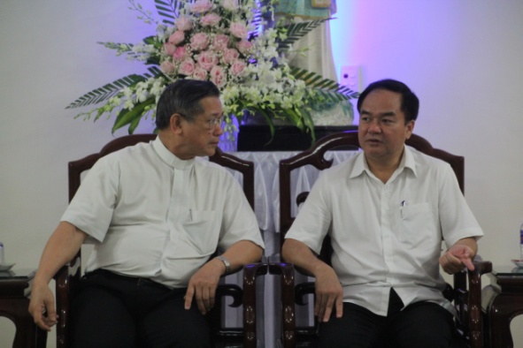 Truong_ban_Ban_Ton_giao_Chinh_phu_tham_Toa_Giam_muc_Bui_Chu_nhan_mua_Phuc_sinh_nam_2019_va_kiem_tra_thuc_trang_Nha_tho_chinh_toa_Bui_Chu