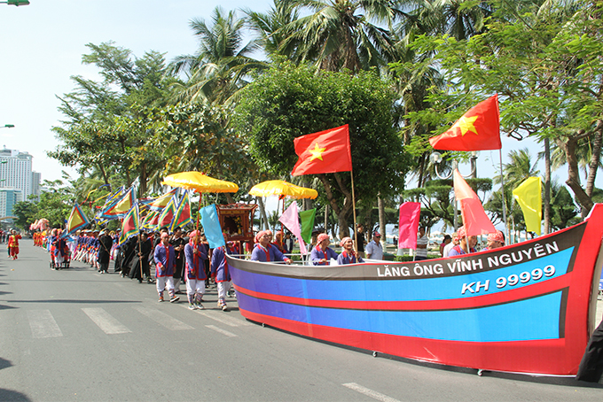 Khanh_Hoa__Ron_rang_khong_khi_tai_hien_le_hoi_cau_ngu