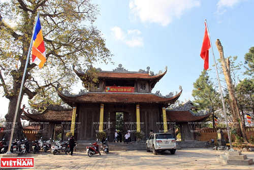 Linh_thong_co_tu___ngoi_chua_co_nhieu_chuyen_huyen_tich_linh_thieng