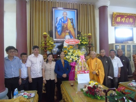 Lanh_dao_tinh_Kon_Tum_tham__chuc_mung_le_Phat_dan_2019