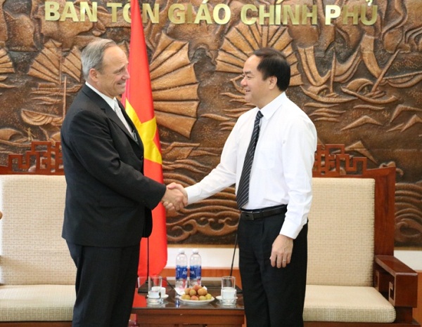 Truong_ban_Ban_Ton_giao_Chinh_phu_tiep_Muc_su_Chad_Hammond__Giam_doc_khu_vuc_Chau_A_cua_Hiep_hoi_Truyen_giao_Billy_Graham