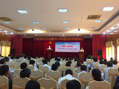 Hoi_nghi_tap_huan_cong_tac_ton_giao_cho_can_bo_cap_tinh__huyen_cua_tinh_Quang_Ngai