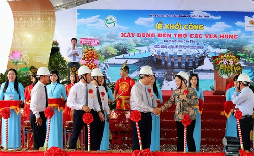 Chu_tich_Quoc_hoi_du_le_khoi_cong_xay_dung_Den_tho_cac_vua_Hung_tai_Can_Tho