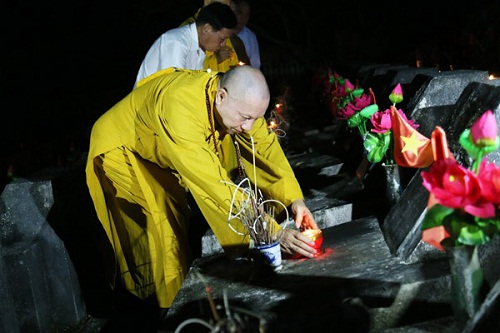 Dai_le_cau_sieu_anh_hung_liet_si__dong_bao_tu_nan__cau_quoc_thai_dan_an