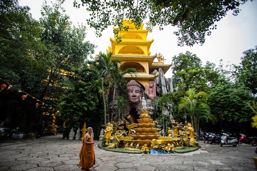 Ngoi_chua_da___nam_khong___o_Sai_Gon