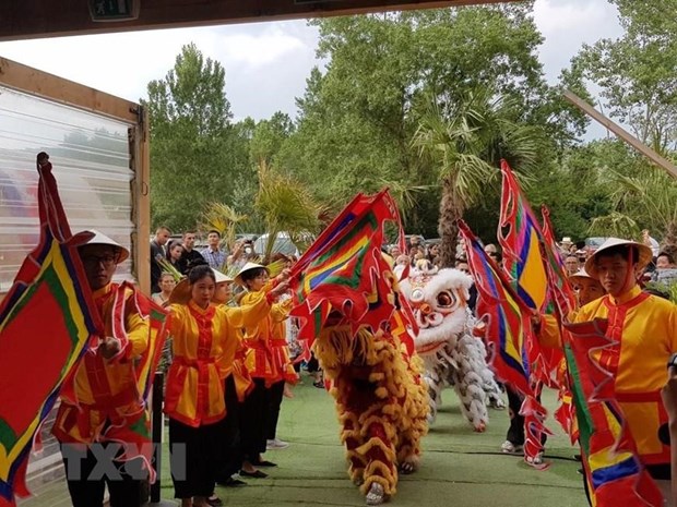 Gioi_thieu_van_hoa_truyen_thong_tai_Festival_Viet_Nam_dau_tien_o_Lyon