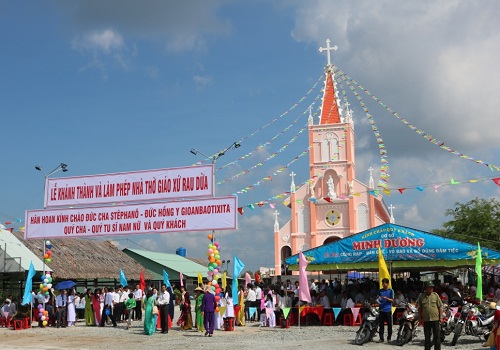 Giao_xu_Rau_Dua__Ca_Mau_to_chuc_Le_khanh_thanh_Nha_tho