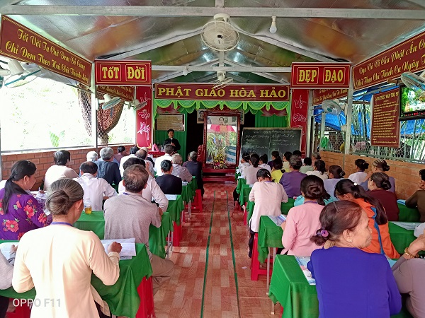Tien_Giang_to_chuc_cho_tin_do_Phat_giao_Hoa_Hao_tim_hieu_phap_luat