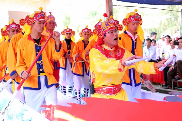 Giu_lua_cho_nghe_thuat_hat_ba_trao