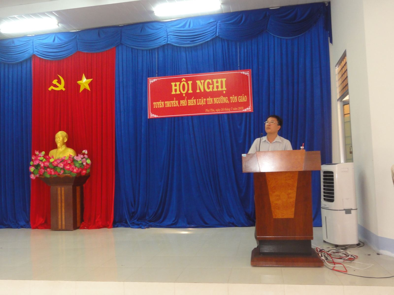 Huyen_Phu_Tan__Ca_Mau_to_chuc_hoi_nghi_trien_khai_Luat_tin_nguong__ton_giao