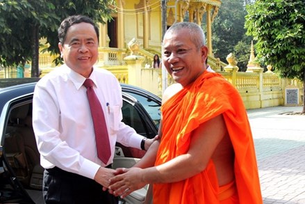 Phat_huy_truyen_thong_doan_ket__yeu_nuoc_cua_su_sai_Khmer_trong_cong_cuoc_xay_dung_va_bao_ve_To_quoc