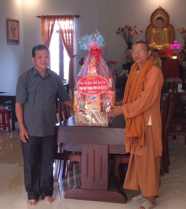 Ban_Ton_giao_Gia_Lai_tham_hoi__tang_qua_chuc_sac__nha_tu_hanh_cac_ton_giao_la_than_nhan_liet_sy_nhan_Ngay_thuong_binh__liet_sy_27_7