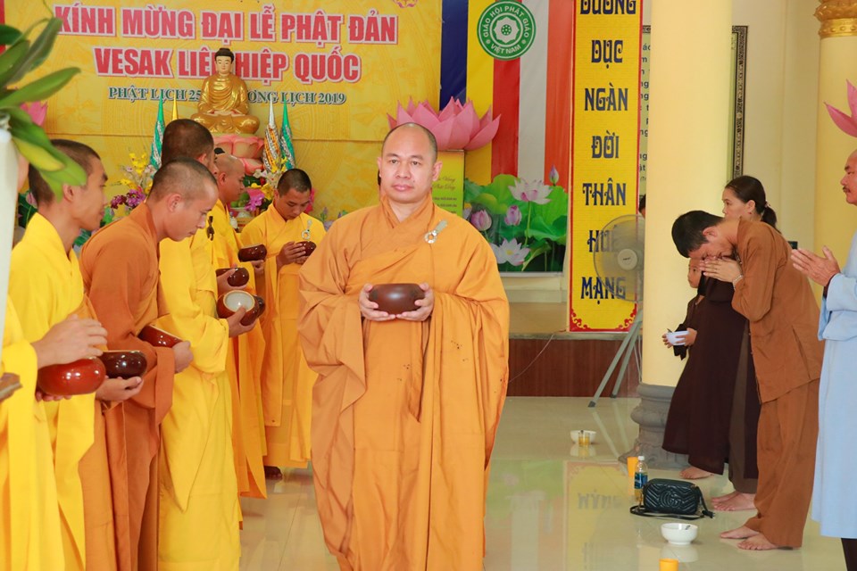 Thuong_toa_Thich_Duc_Thien_tham_Truong_ha_chua_Dai_Giac__tinh_Quang_Binh