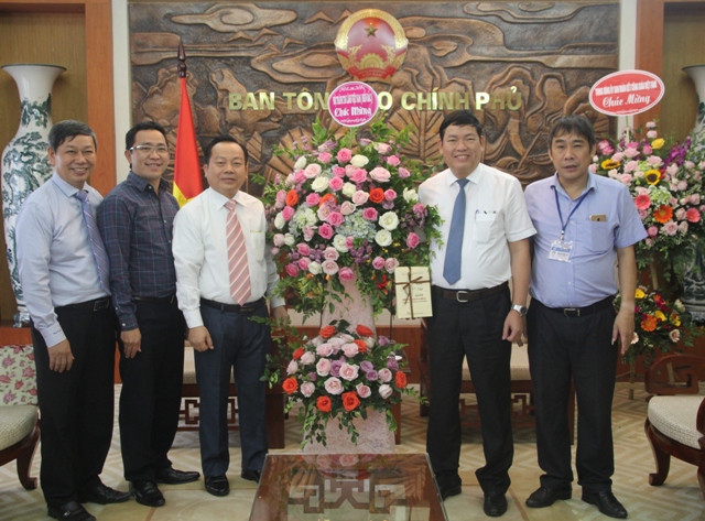 Cac_Hoi_thanh_Tin_Lanh_tham_va_chuc_mung_Ban_Ton_giao_Chinh_phu