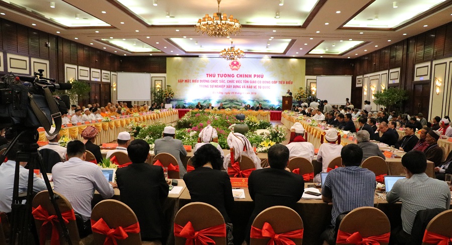 Thu_tuong_Chinh_phu_gap_mat_chuc_sac__chuc_viec_cac_to_chuc_ton_giao_co_dong_gop_tieu_bieu_trong_su_nghiep_xay_dung_va_bao_ve_To_quoc