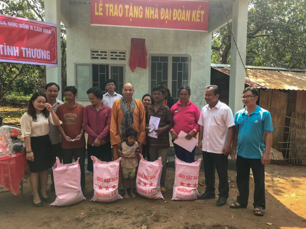 Trao_tang_4_can_nha_tinh_thuong_cho_dong_bao_dan_toc_tai_Binh_Phuoc