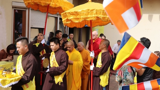 Dai_Le_Vu_Lan_bao_hieu_Phat_lich_2563_tai_chua_Thien_Phuc__Ba_Lan