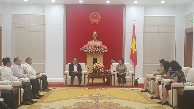 Doan_cong_tac_Uy_ban_Trung_uong_mat_tran_Lao_xay_dung_dat_nuoc_tham__lam_viec_tai_Quang_Ninh