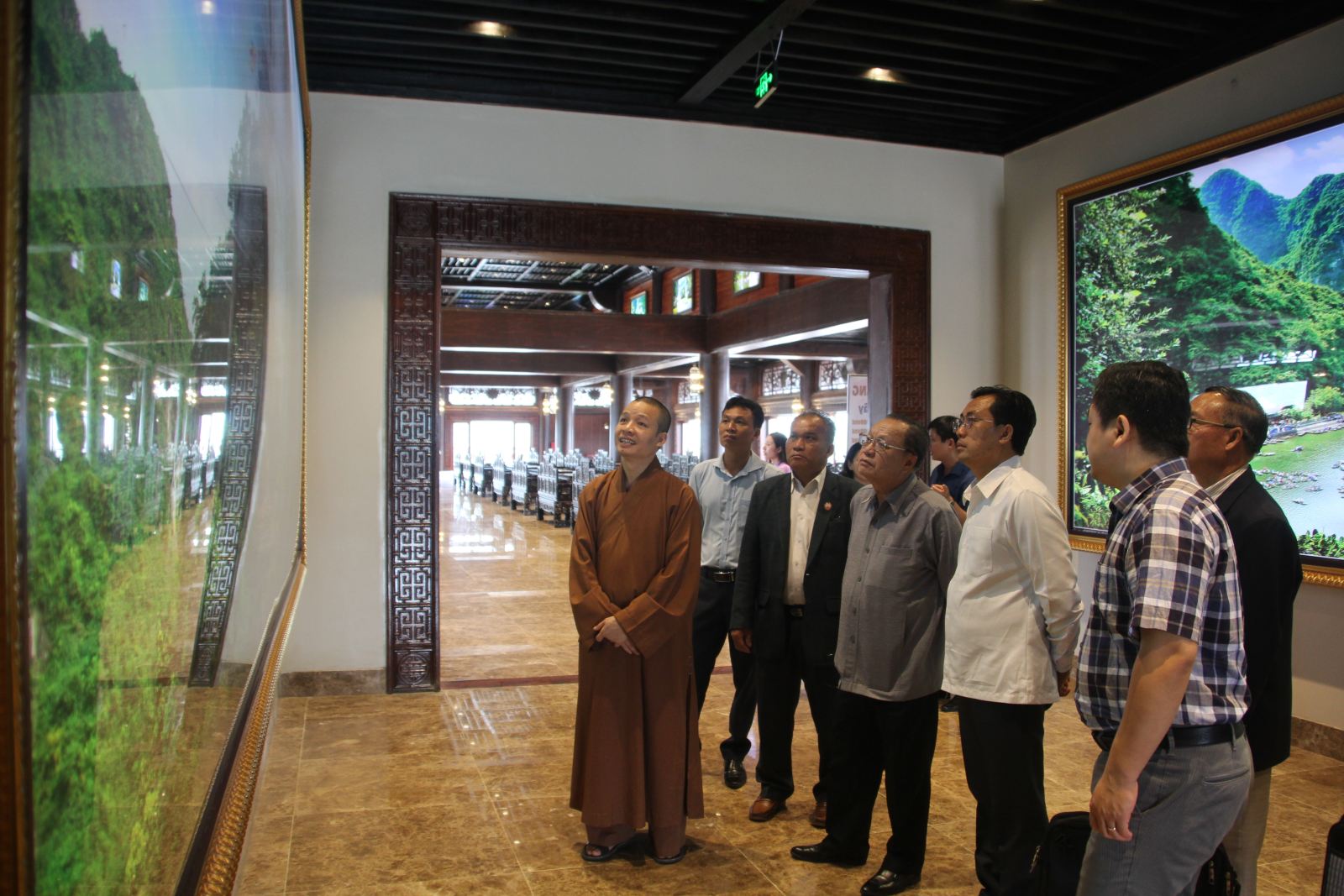 Mot_so_hinh_anh_cua_Doan_Uy_ban_Trung_uong_Mat_tran_Lao_xay_dung_dat_nuoc_tai_tinh_Ha_Nam__va_tinh_Quang_Ninh
