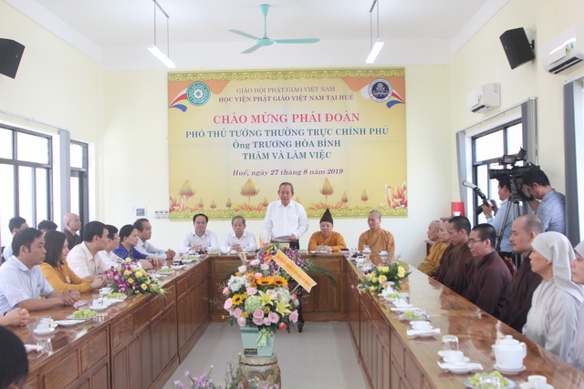 Pho_Thu_tuong_Thuong_truc_Truong_Hoa_Binh_tham_Hoc_vien_Phat_giao_Viet_Nam_tai_Hue