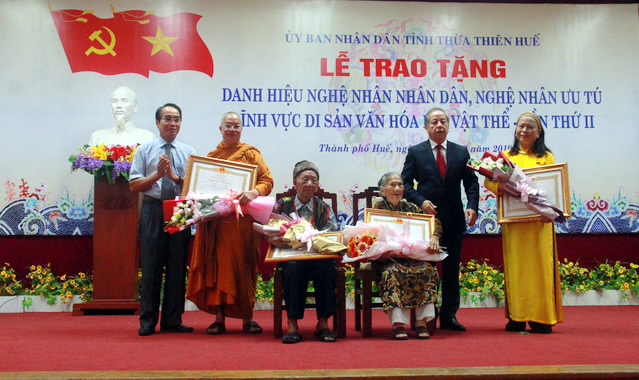 Thua_Thien___Hue_vinh_danh_cac_nghe_nhan_co_cong_hien_xuat_sac