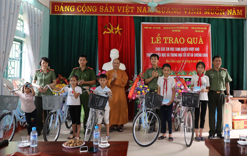 Hoa_Binh_dua_hoat_dong_tin_nguong__ton_giao_di_vao_ne_nep__dung_phap_luat