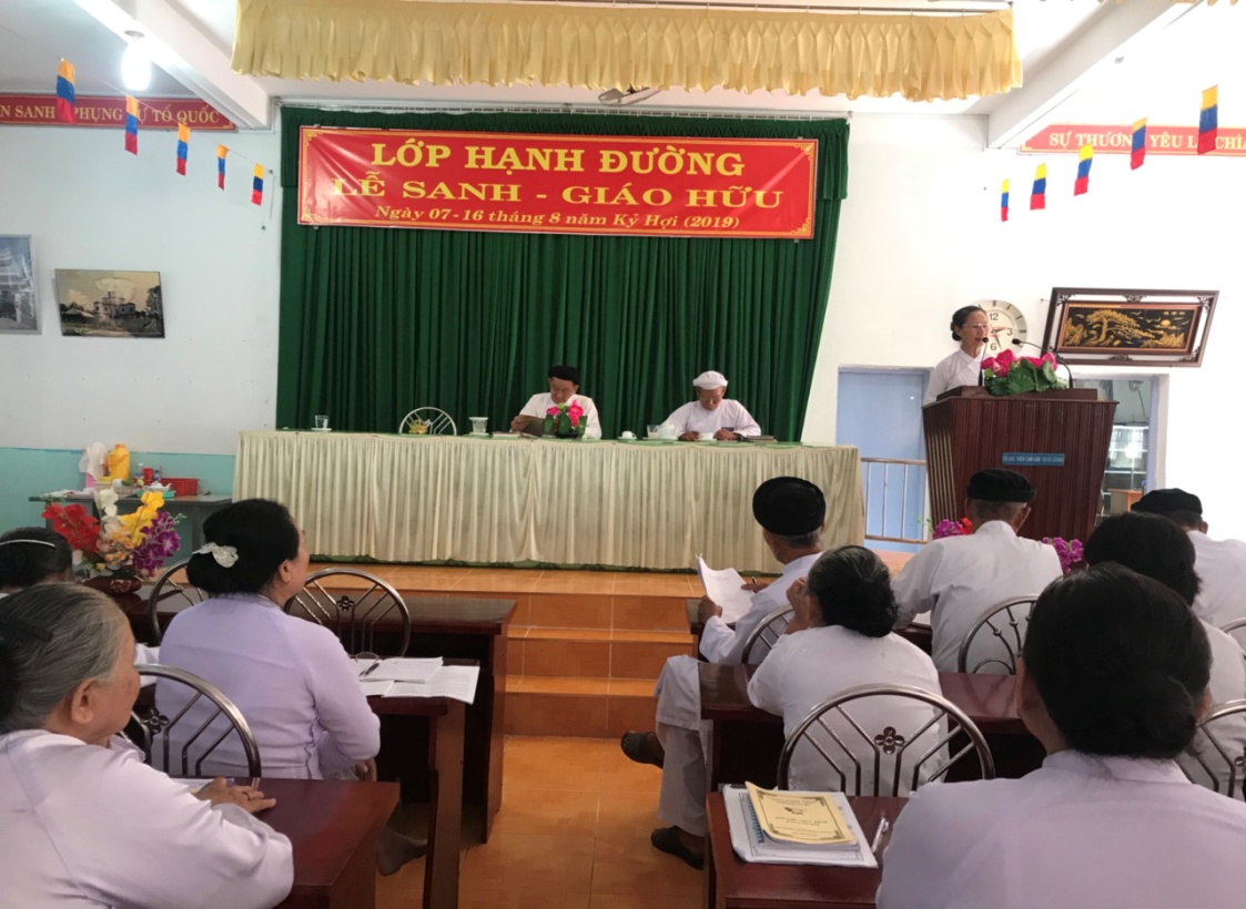 Hoi_thanh_Cao_Dai_Minh_Chon_dao_khai_giang_lop_boi_duong_ve_ton_giao