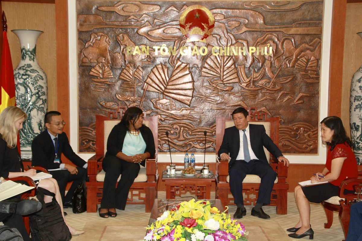 Lanh_dao_Ban_Ton_giao_Chinh_phu_tiep_doan_Uy_ban_Tu_do_Ton_giao_Quoc_te_My