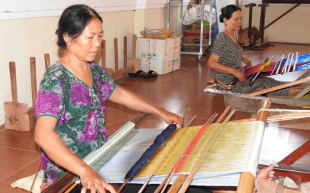 Khoi_phuc_va_bao_ton_hoa_van_co_trong_san_pham_det_tho_cam_Cham_Ninh_Thuan