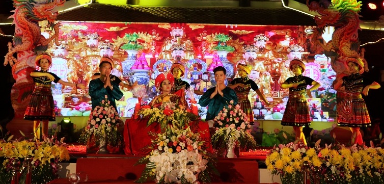 Vai_trao_doi_ve_bieu_hien__van_nghe__hoa_trong_nghi_thuc_Hau_dong____