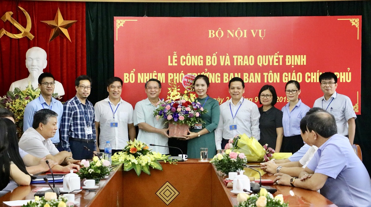 Trao_quyet_dinh_bo_nhiem_Pho_Truong_ban_Ban_Ton_giao_Chinh_phu