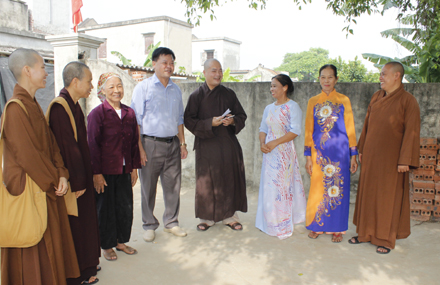 Phat_trien_dang_vien_la_nguoi_co_dao_o_Ninh_Binh__Loi_giai_tu_thuc_tien