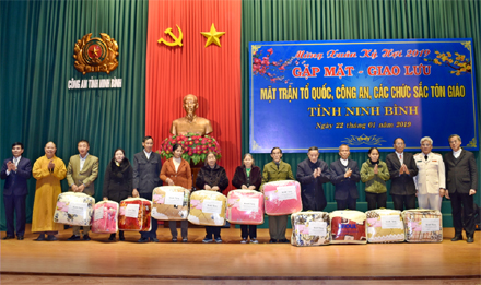 Phat_trien_dang_vien_la_nguoi_co_dao_o_Ninh_Binh__Loi_giai_tu_thuc_tien