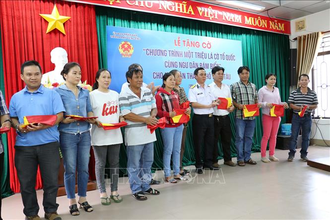 Co_To_quoc_sat_canh_cung_ngu_dan_bam_bien