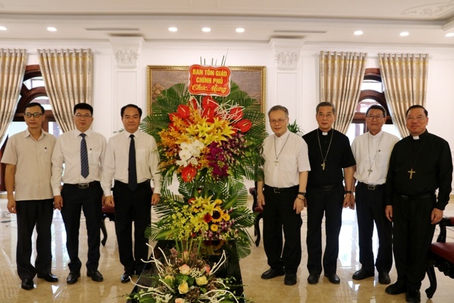 Truong_ban_Ban_Ton_giao_Chinh_phu_chuc_mung_Dai_hoi_Hoi_dong_Giam_muc_Viet_Nam