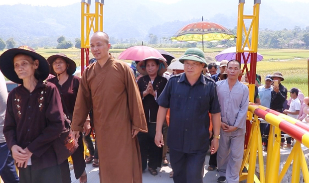 Ha__Giang__Cay_cau_moi_giup_hon_400_hoc_sinh_o_Bang_Lang_den_truong_thuan_loi