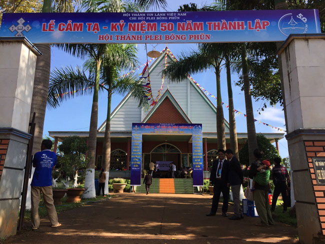 Ky_niem_50_nam_thanh_lap_Hoi_thanh_Plei_Bong_Phun__tinh_Gia_Lai
