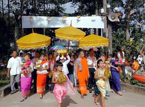 Dong_bao_Khmer_Soc_Trang_don_le_Kathina