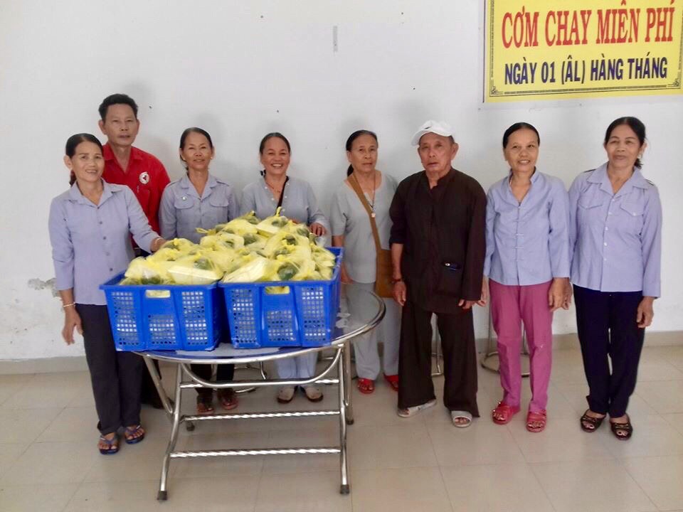 Trao_880_suat_com_chay_va_nuoc_uong_mien_phi_tai_Thua_Thien___Hue