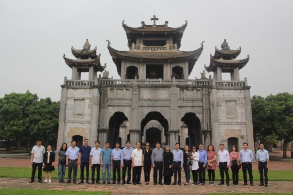 Doan_Dang_uy_Ban_Ton_giao_Chinh_phu_di_thuc_te__trao_doi_kinh_nghiem_trong_cong_tac_Dang_va_tham_mot_so_co_so_ton_giao_tai_tinh_Ninh_Binh