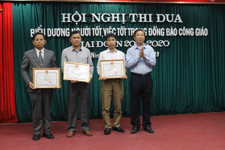 Thanh_pho_Ninh_Binh_bieu_duong_nguoi_tot__viec_tot_trong_dong_bao_Cong_giao