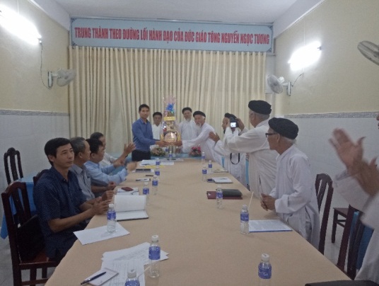 Doan_Ban_Ton_giao_Chinh_phu_tham_Hoi_thanh_Cao_Dai_Ban_Chinh_dao_va_Hoi_thanh_Cao_Dai_Tien_Thien