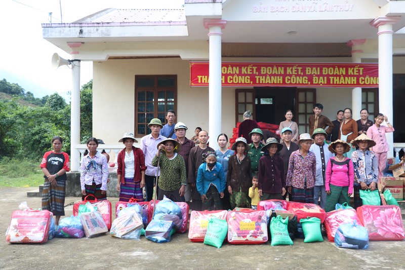 Chua_Hoang_Phuc__Quang_Binh_to_chuc_chuong_trinh_tu_thien__Bach_Dan_neo_ve_yeu_thuong_